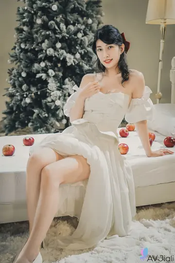 Chinese Woman Sucks Cock and Rides Cowgirl for Christmas