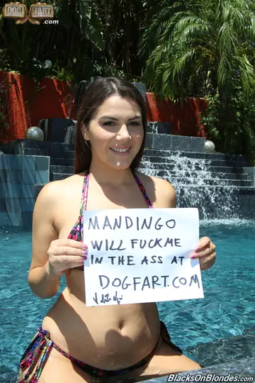 Valentina Nappi – Thick Italian MILF Strips Out of Her Bikini by the Pool