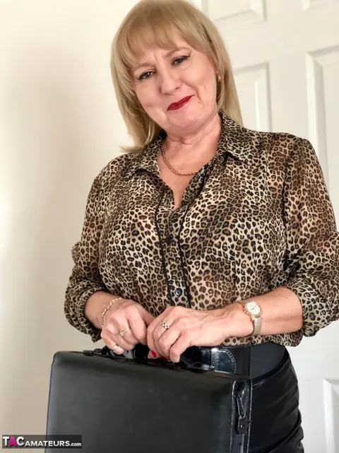Lorna Blu: Curvy British MILF Sucks Cock and Takes Anal Doggy Style in the Office – photo 5 of 18