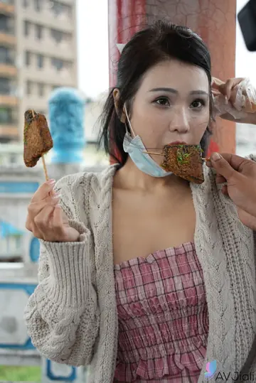 Chinese Woman Undresses and Fucks in a Hotel