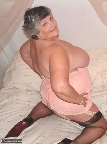 British BBW in Stockings Fucks and Spreads Wide