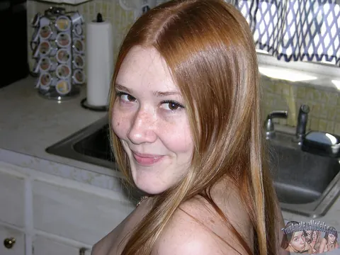 Redhead Spreads Her Trimmed Pussy on the Bed – photo 14 of 16