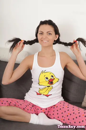 Tessa Ray – Slim Brunette Strips Off Her Yoga Pants and Thong to Spread Her Legs