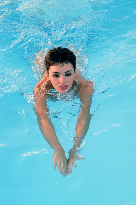 Hairy Brunette Shows Her Bush by the Pool – photo 12 of 21