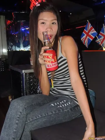 Slim Filipina Undresses and Sucks Cock in a Hotel