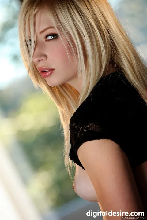 Alyssa Branch: Blonde with Small Tits Poses Nude Showing Tattoo – photo 4 of 21