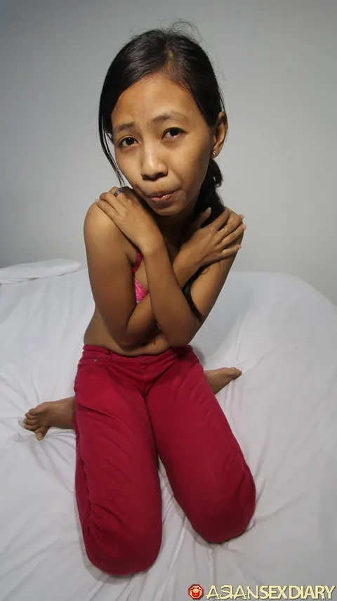 Petite Asian Babe Fucks in a Hotel Hookup – photo 2 of 21