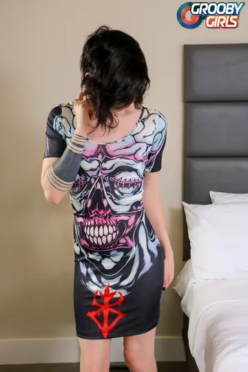 Trans Woman Undresses Fully and Turns for the Lens