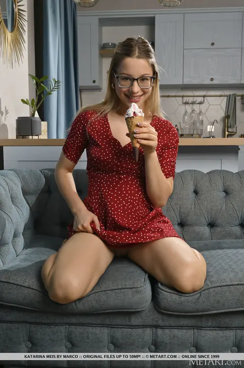 Katarina Meis: Blonde PAWG in Glasses Eats Ice Cream and Spreads – photo 4 of 18