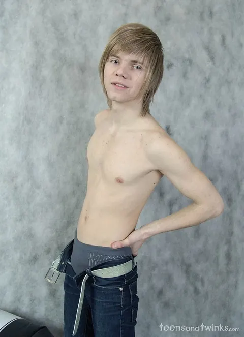 Blonde Guy Strips Naked and Masturbates Until He Cums – photo 4 of 21