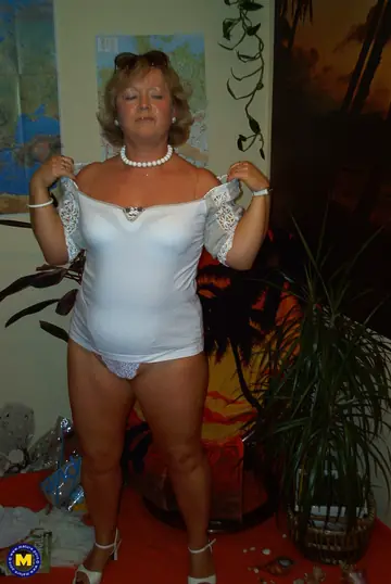 Curvy MILF Strips Out of Her Lingerie and Masturbates