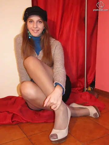 Redhead in Pantyhose and Heels Spreads Her Legs