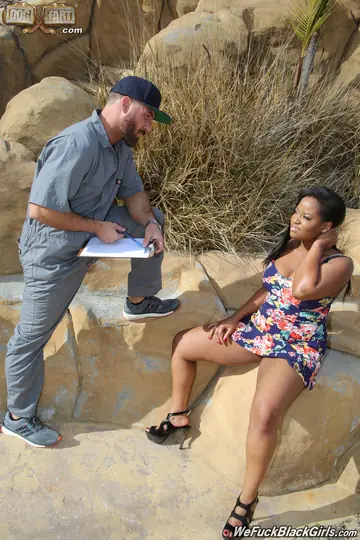 Monique Symone – Ebony BBW in a Dress Gives a Handjob Before Anal and a Facial