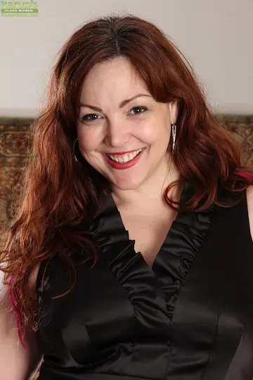 Mature BBW Redhead Pulls Her Panties Aside and Spreads