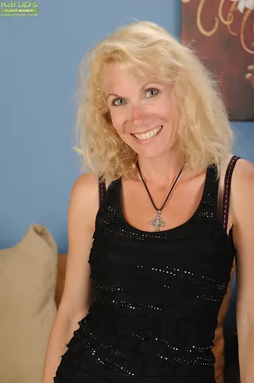 Shay Nollen – Mature Blonde Lifts Her Skirt and Spreads Her Pussy in Lingerie