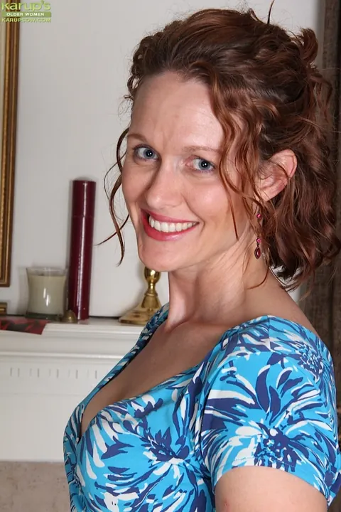 Roxanne Clemmens: Tall Redhead MILF Undresses and Spreads Her Pussy – photo 1 of 16