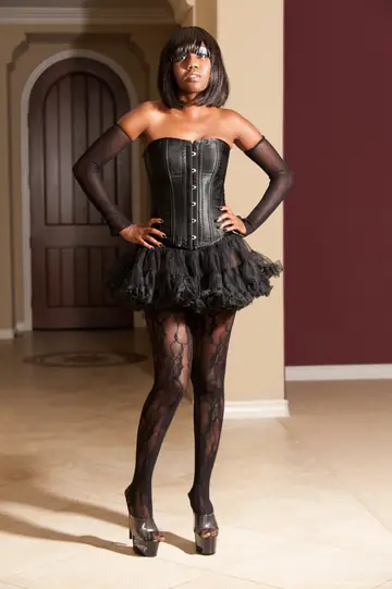 Nina Devon – Slim Ebony MILF in Stockings Strips and Spreads Her Hairy Bush