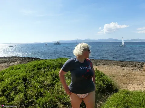 Curvy Mature Blonde Fingers Her Pussy on the Beach – photo 2 of 16