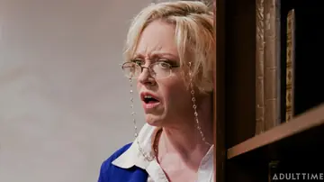 Dee Williams – Busty Blonde MILF Takes Double Penetration in the Office