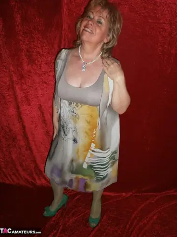 Mature BBW Flashes Cameltoe in Green Stockings and Heels