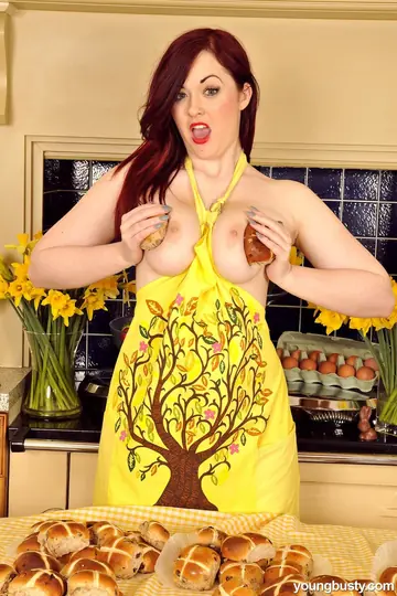 Jaye Rose – BBW Redhead in Black Stockings Coats Her Shaved Pussy with Food