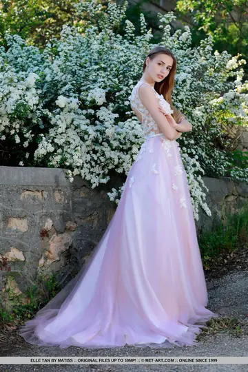 Elle Tan – Tall European Brunette Strips Out of Her Wedding Dress in the Garden