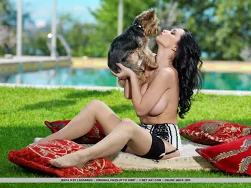 Gik – European Brunette Shows Her Big Tits in Stockings Outdoors