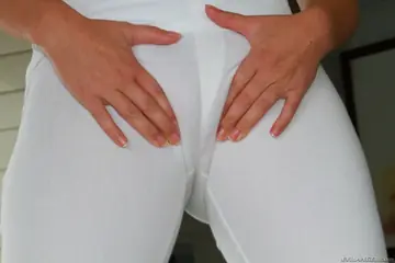 Krissy Lynn – Tattooed Asian MILF with Big Tits Uses a Glass Dildo