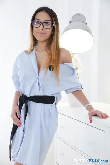 Roxy Lips – Slim Tattooed Brunette in Heels and Glasses Plays Guitar Then Takes Anal