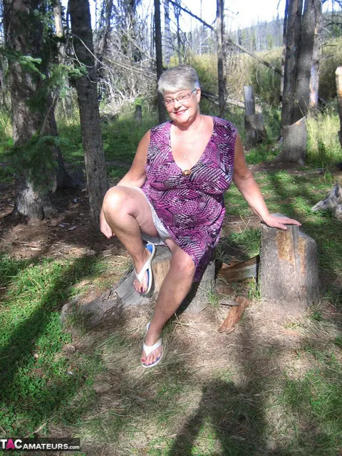 BBW in Glasses Strips Nude in the Forest – photo 4 of 20