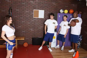 Diamond Foxxx – Mature Blonde MILF in Uniform Facesits and Takes Anal in the Gym