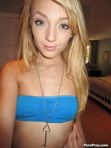Ally Winters – Slim Blonde Fingers Her Pussy in a Selfie