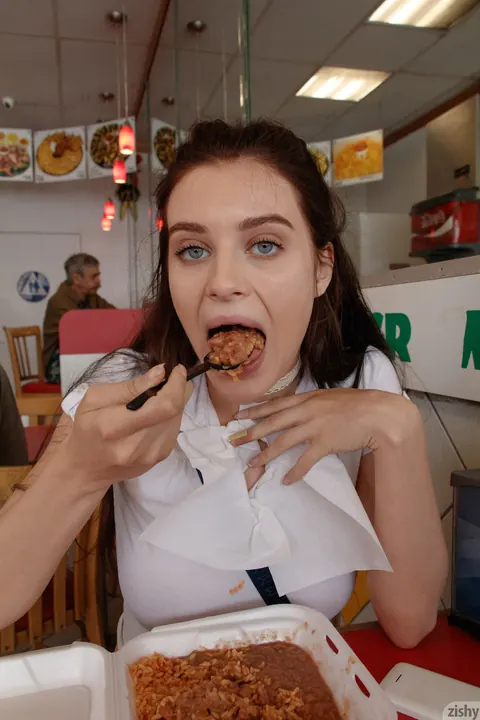 Lana Rhoades: Brunette PAWG Bares Her Ass in a Public Store – photo 3 of 11
