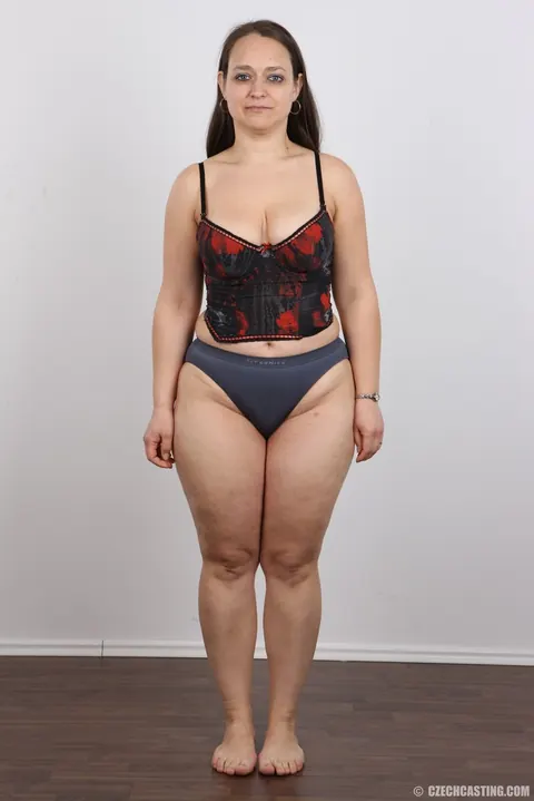 BBW MILF Poses Nude at the Casting – photo 7 of 20