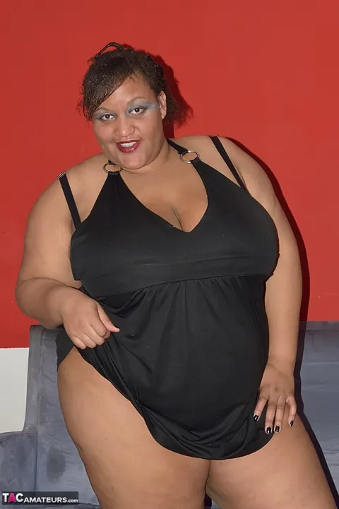 Curvy Ebony MILF Strips and Shows Her Big Tits – photo 2 of 20