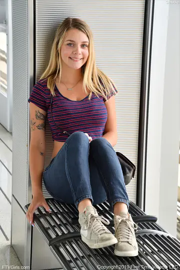 Gabbie Carter – Blonde with Big Tits Strips Out of Her Jeans by the Pool