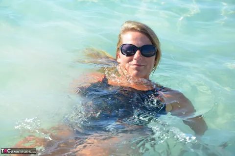 Sweet Susi: European Blonde MILF Flashes Her Tits in a Bikini at the Pool – photo 11 of 20