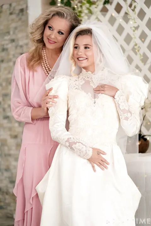 Julia Ann: Slim Blonde MILF Fingers and Licks Bride in Lingerie and Skirt – photo 12 of 15