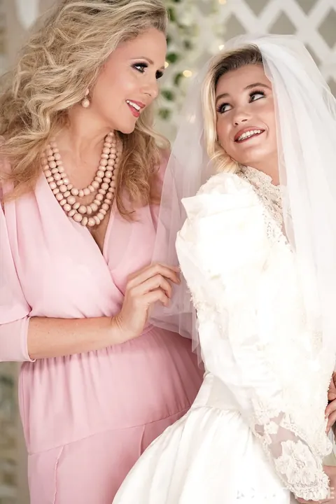 Julia Ann: Slim Blonde MILF Fingers and Licks Bride in Lingerie and Skirt – photo 6 of 15