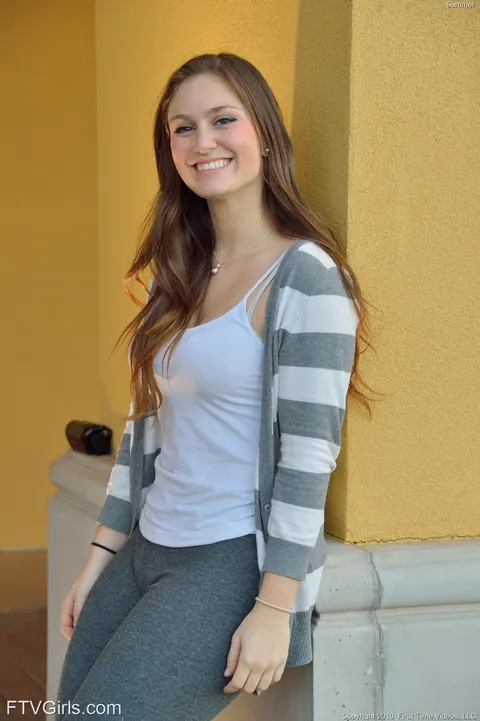 Brunette MILF Strips Out of Her Jeans in Public – photo 14 of 20