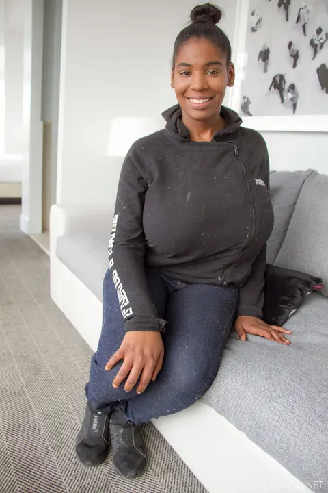 Ebony BBW Shows Off Her Massive Tits in Jeans – photo 5 of 16