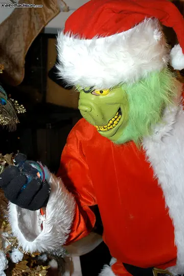 Kelly Madison – Tall Blonde MILF Gets Fucked by Santa at Christmas