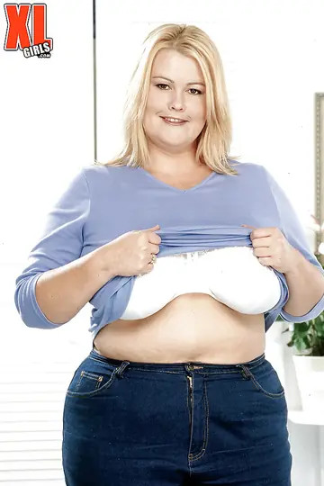 Loulou – Blonde BBW with Big Tits Strips Out of Her Jeans