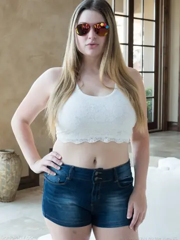 PAWG in Heels Spreads Her Pussy