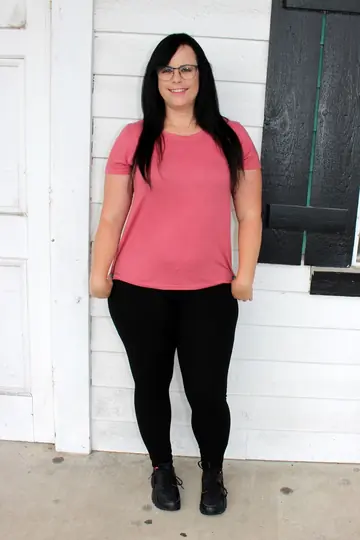 Virgo Peridot – Thick Brunette MILF in Glasses Gets Fucked Outdoors