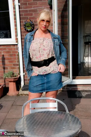 Curvy British MILF Strips on Patio and Fingers Her Pussy