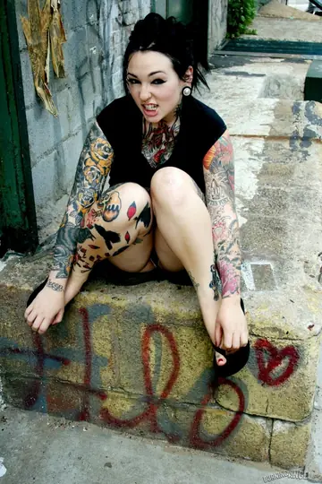 Adahlia – Tattooed Brunette Flaunts Her Big Natural Tits Outdoors