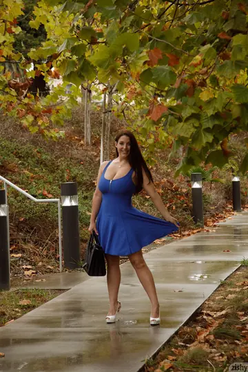 Angela White – BBW with Big Natural Tits Masturbates in the Car