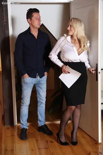 Angel Wicky – Czech Blonde with Big Natural Tits in Stockings Fucks Client