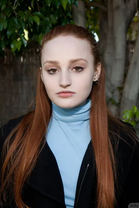 Sarah Rupe: Petite Redhead Flashes Panties in the Open Air – photo 2 of 11